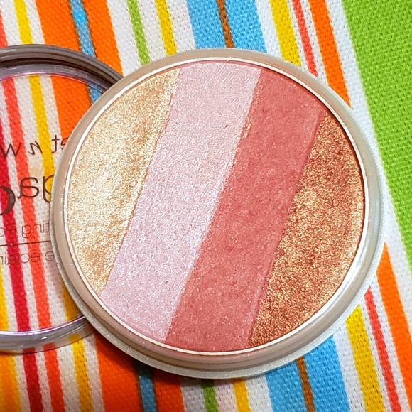 🌺Wet N Wild Mega Glo Highlighter - Picture 2 of 3